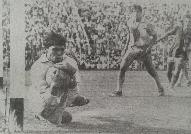 'El Loco' Gatti atajando para Atlanta, 1962 | Revista Un Caño